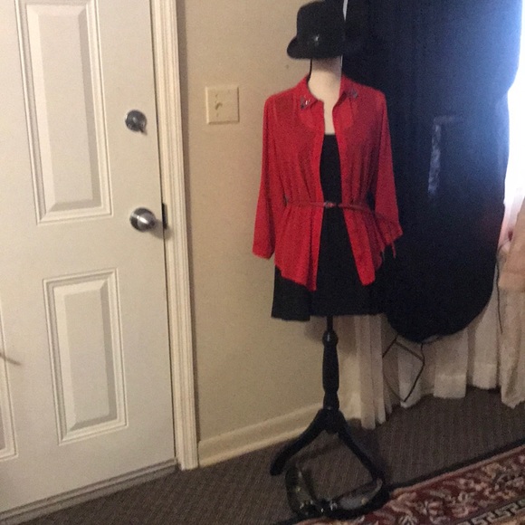 Classy top! - Picture 2 of 4